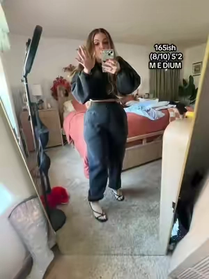 Run do not walk! #apronbelly #curvyfashionblogger #sohochic #fashionnovajoggerset #fashionnova 