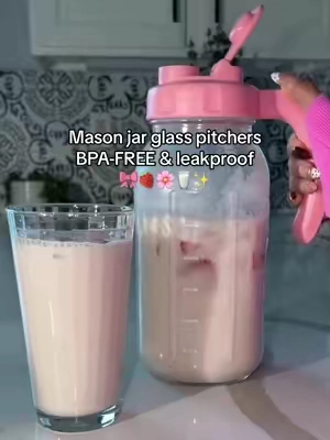 Love that these glass pitchers are BPA-free & leak proof 🤩✨ ON SALE ✨ #soligt #masonjarpitcher #glasspitcher #horchata #jarradevidrio 