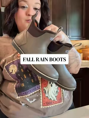 Cute brown rain boots with black leggings and chunky socks 🧦 🥹 #rainboots #fallboots #fallootd #boots #tiktokshopstockup 