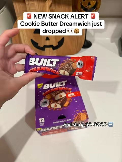 The NEW Dreamwich Cookie Butter Bar is officially on my snack list 🤎🍪 @Built Bar  #NewSnack #CookieButter #snackfinds 