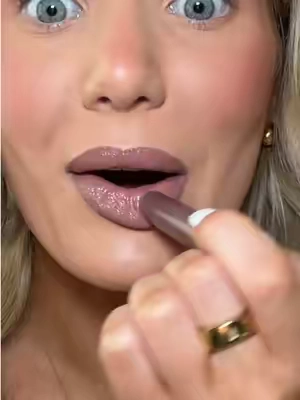 This combo, allll Fall😍🍂💄 @M.A.C Cosmetics Store #lipcombo #cooltonedmakeup #tiktokshopcosmetics #ttsbeautybesties #BeautyTok 