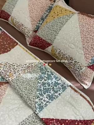 Dainty florals, vintage-inspired patchwork, and all the cottagecore cozy 🍂🤎 This reversible quilt set is lightweight, soft, and made for layering through the season. #patchworkquilt #quiltset #cottagecorebedroom #fallbedding #cozybedroom 