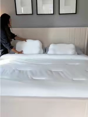 Almohadas + cubrecama #homefurniture #bedding #comforter #house 