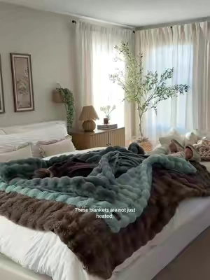 A lavender blanket that physically & mentally calms you 👏🏼 #cozy #blanket #anxiety 