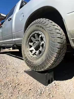 One ramp holds up to 20,000 lbs 🤯 #carramps #diymechanic #carmeet #truckmeet #vevor 