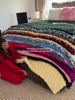 please don’t make me count the hoodies next 🫣🤭☁️🧸 @Comfrt #comfrt #Home #homedecor #blanket #cozy 