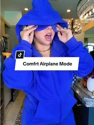 If I could choose one, I would choose the hoodie hands down, but the quality of both is great🤌🏻✈️ @Comfrt #comfrthoodie #traveloutfit #hoodieseason #falloutfits 