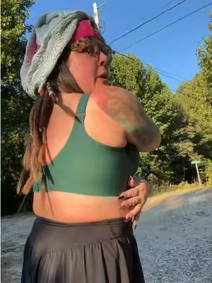 never understood why nobody compares the viral jelly bra to a regular bra so here ya go. 🫠 I wasn’t a believer myself until I forgot I had it on after working all day.  #wirelessbra #liftingbra #jellybra #oeak #TikTokShopFallDealsForYou  @OEAK_Hannah 